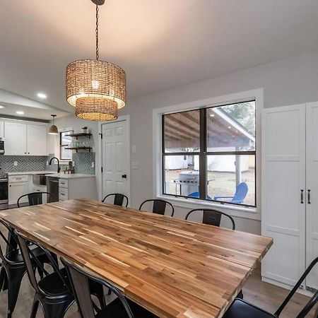 Island Joy - Newly Renovated/Walk To The Beach! Oak Island Bagian luar foto