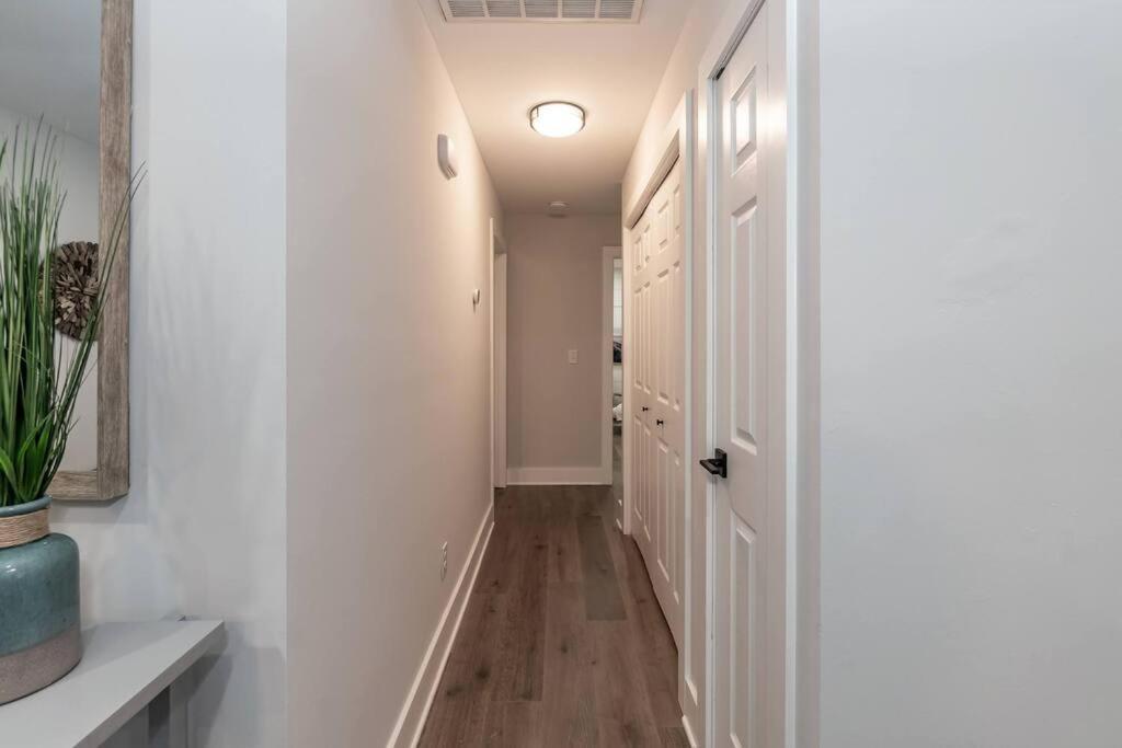 Island Joy - Newly Renovated/Walk To The Beach! Oak Island Bagian luar foto
