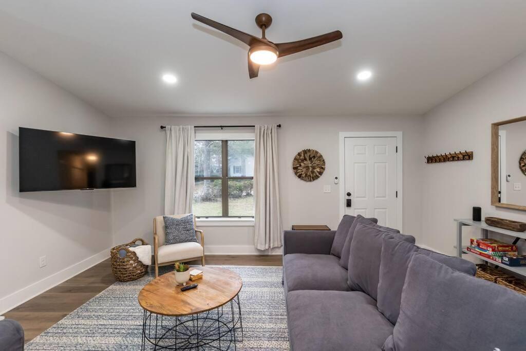Island Joy - Newly Renovated/Walk To The Beach! Oak Island Bagian luar foto