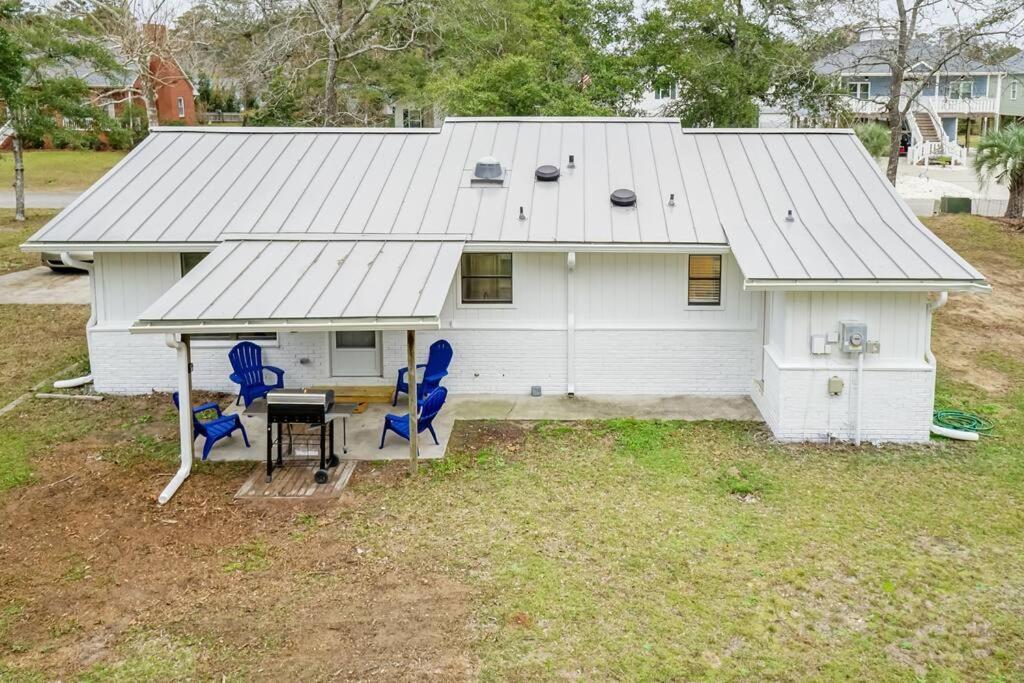 Island Joy - Newly Renovated/Walk To The Beach! Oak Island Bagian luar foto