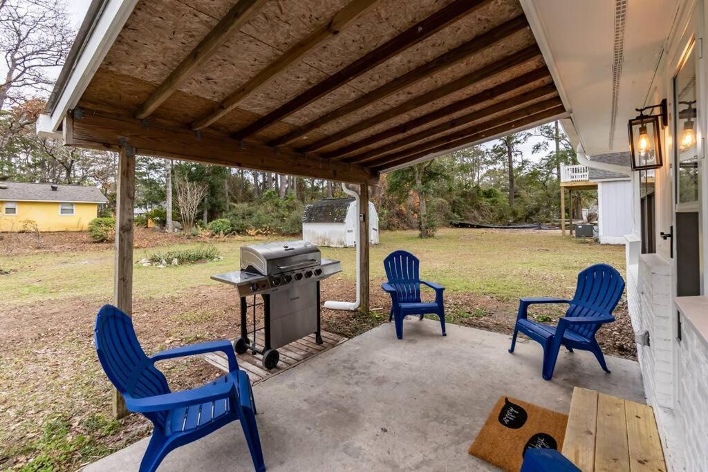 Island Joy - Newly Renovated/Walk To The Beach! Oak Island Bagian luar foto