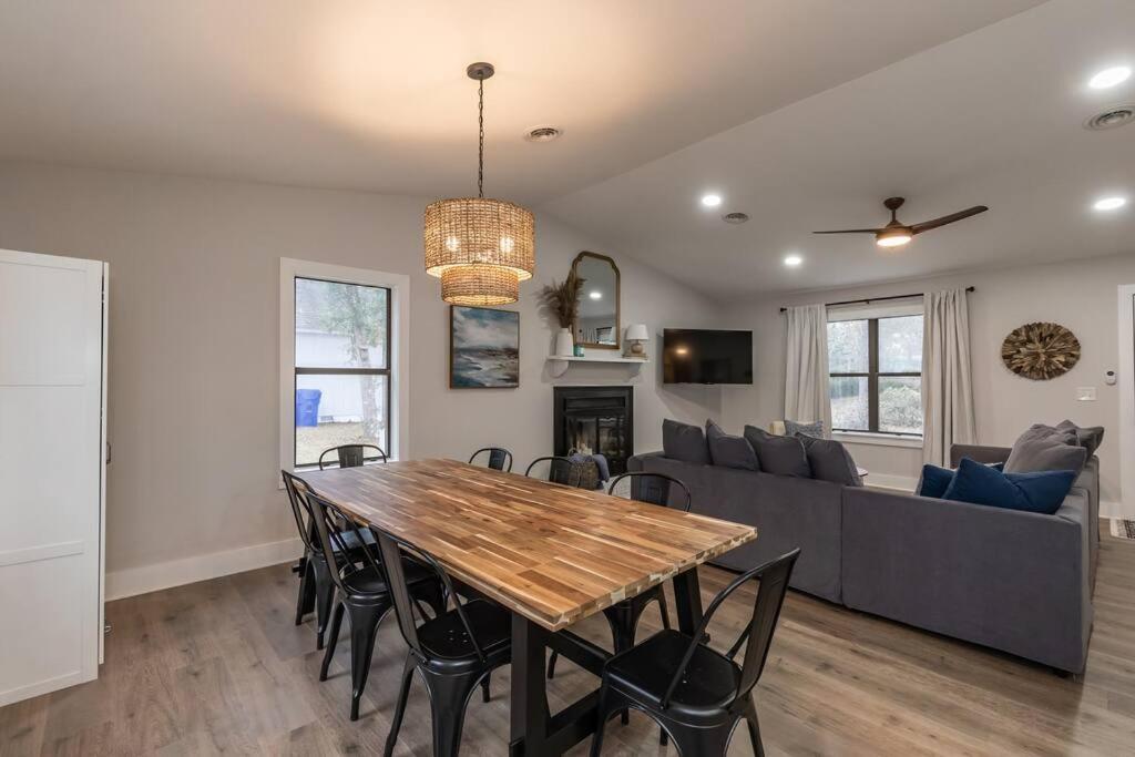 Island Joy - Newly Renovated/Walk To The Beach! Oak Island Bagian luar foto