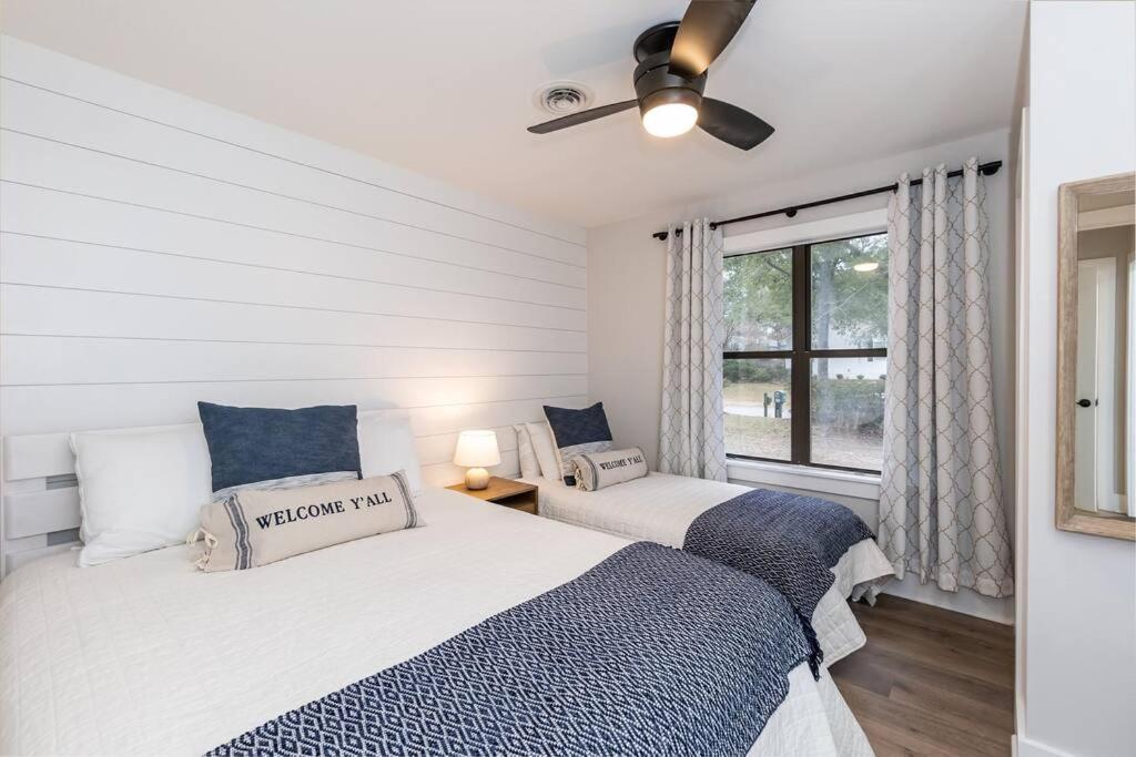 Island Joy - Newly Renovated/Walk To The Beach! Oak Island Bagian luar foto