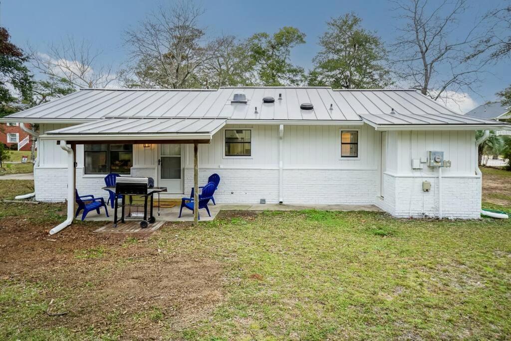 Island Joy - Newly Renovated/Walk To The Beach! Oak Island Bagian luar foto